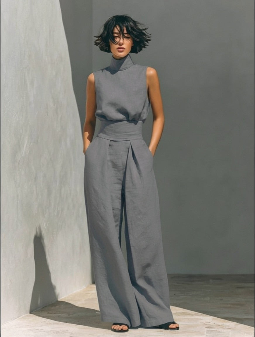 A set consisting of a sleeveless blouse and wide-leg pants made of a cotton-linen blend.