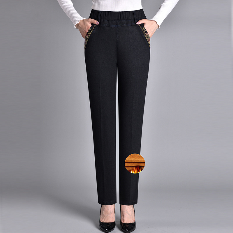 Women's jeans with side pockets and an elastic waistband