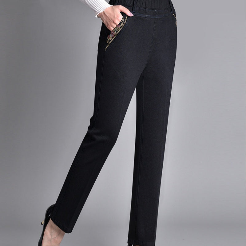Women's jeans with side pockets and an elastic waistband